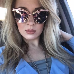 Meet your Posher, Jolie